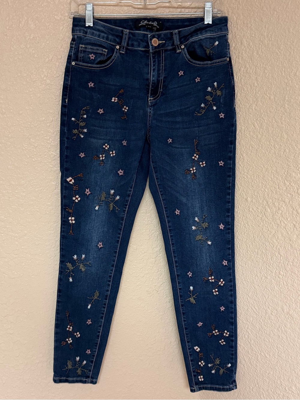 4/$20 CHARLIE B Dark Blue Embroidered Ankle Jeans